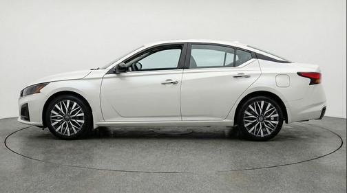 Glacier White 2025 Nissan Altima SV FWD