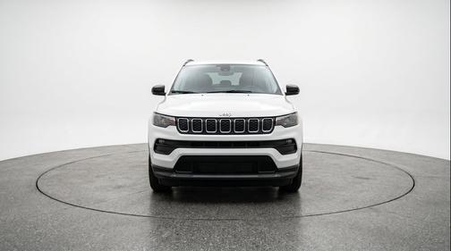 Bright White Clearcoat 2025 Jeep Compass Latitude