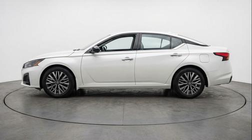 Glacier White 2025 Nissan Altima SV FWD