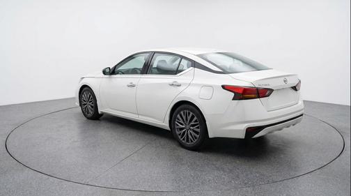 Glacier White 2025 Nissan Altima SV FWD