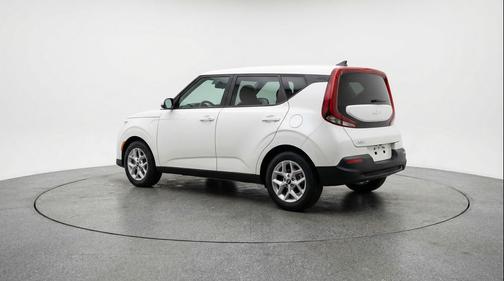 Snow White Pearl 2025 Kia Soul LX
