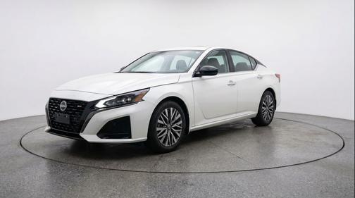 Glacier White 2025 Nissan Altima SV FWD