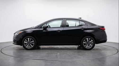 Super Black 2025 Nissan Versa 1.6 SV