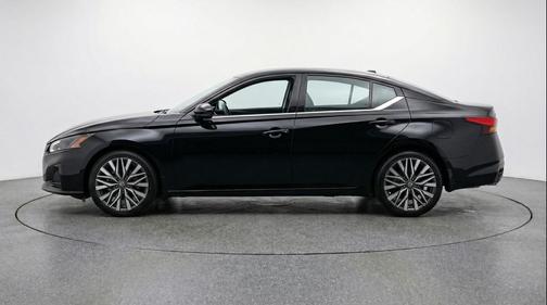 Super Black 2025 Nissan Altima SV FWD