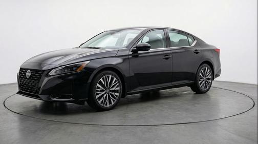 Super Black 2025 Nissan Altima SV FWD