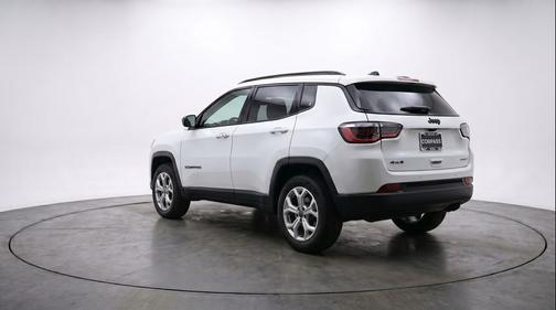 Bright White Clearcoat 2025 Jeep Compass Latitude