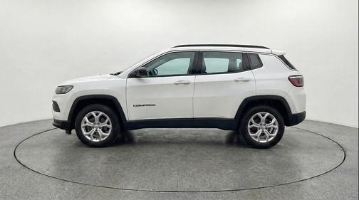 Bright White Clearcoat 2025 Jeep Compass Latitude