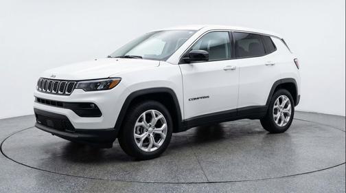 Bright White Clearcoat 2025 Jeep Compass Latitude