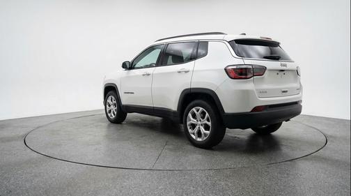 Bright White Clearcoat 2025 Jeep Compass Latitude