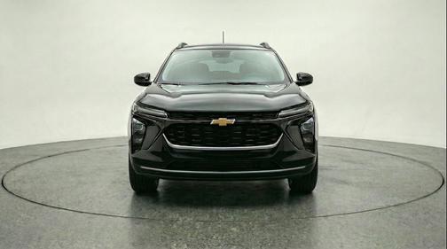 Mosaic Black Metallic 2025 Chevrolet Trax LT
