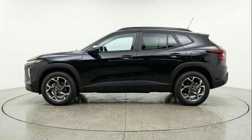 Mosaic Black Metallic 2025 Chevrolet Trax LT