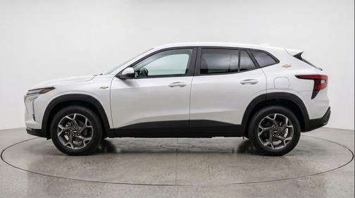 Summit White 2025 Chevrolet Trax LT