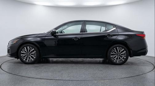 Super Black 2025 Nissan Altima SV FWD