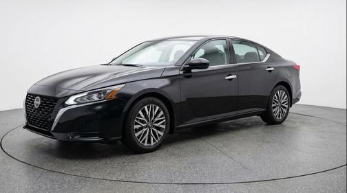 Super Black 2025 Nissan Altima SV FWD