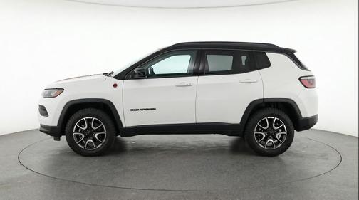 Bright White Clearcoat 2025 Jeep Compass Trailhawk