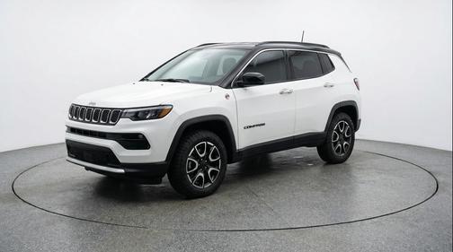 Bright White Clearcoat 2025 Jeep Compass Trailhawk