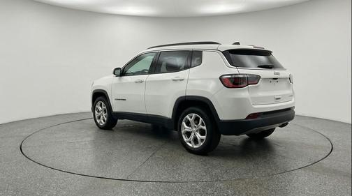 Bright White Clearcoat 2025 Jeep Compass Latitude
