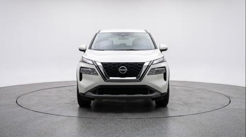Everest White Pearl Tricoat 2025 Nissan Rogue SV