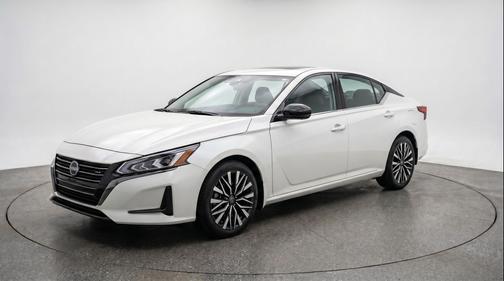 Glacier White 2025 Nissan Altima SV FWD