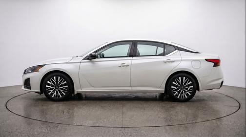 Glacier White 2025 Nissan Altima SV FWD