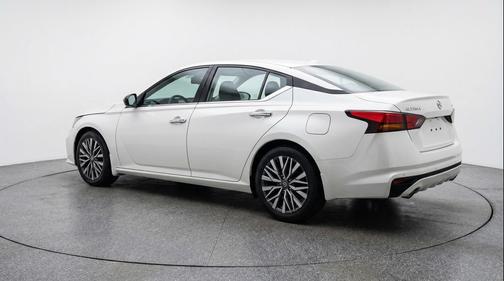 Glacier White 2025 Nissan Altima SV FWD