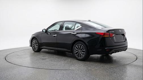 Super Black 2025 Nissan Altima SV FWD