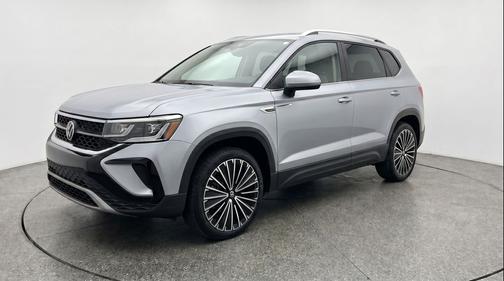 Pyrite Silver Metallic 2025 Volkswagen Taos 1.5T SE