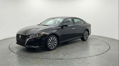 Super Black 2025 Nissan Altima SV FWD