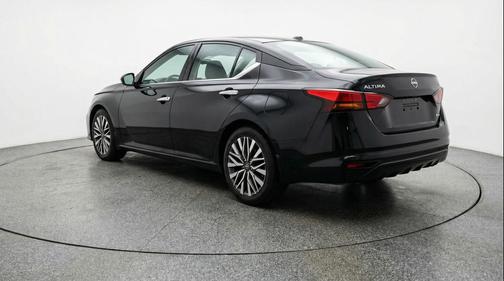 Super Black 2025 Nissan Altima SV FWD