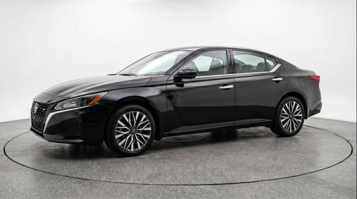 Super Black 2025 Nissan Altima SV FWD