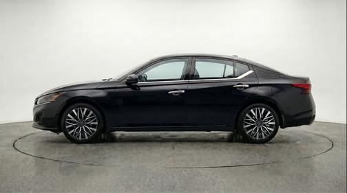 Super Black 2025 Nissan Altima SV FWD