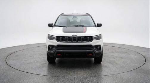 Bright White Clearcoat 2025 Jeep Compass Trailhawk