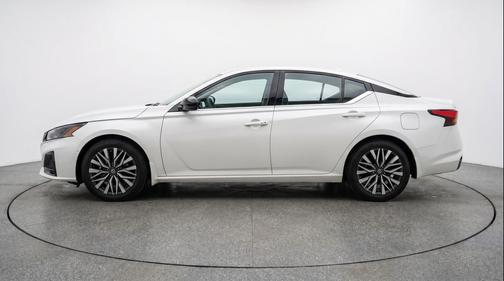 Glacier White 2025 Nissan Altima SV FWD