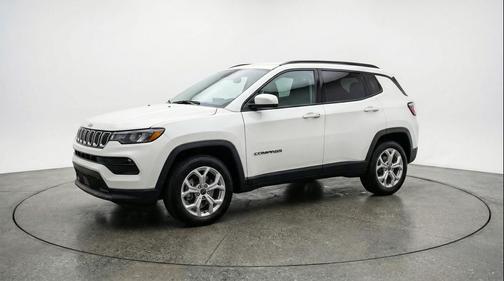 Bright White Clearcoat 2025 Jeep Compass Latitude