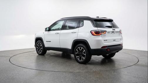Bright White Clearcoat 2025 Jeep Compass Trailhawk