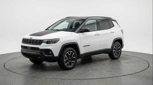 Bright White Clearcoat 2025 Jeep Compass Trailhawk