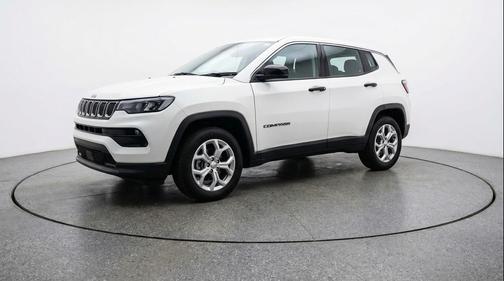 Bright White Clearcoat 2025 Jeep Compass Latitude