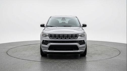 Silver Zynith Metallic Clearcoat 2025 Jeep Compass Latitude