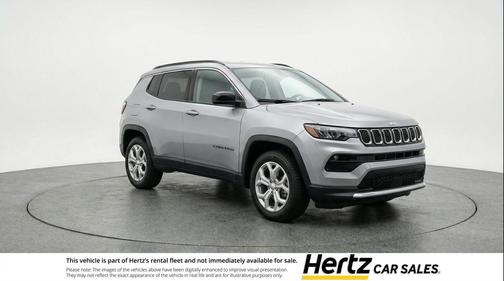 Silver Zynith Metallic Clearcoat 2025 Jeep Compass Latitude