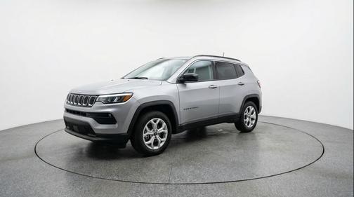 Silver Zynith Metallic Clearcoat 2025 Jeep Compass Latitude