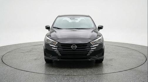 Super Black 2025 Nissan Versa 1.6 SV