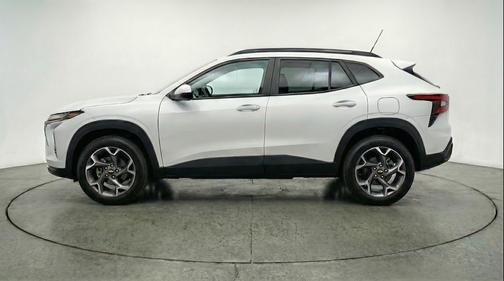 Summit White 2025 Chevrolet Trax LT