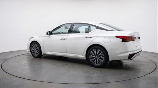 Glacier White 2025 Nissan Altima SV FWD