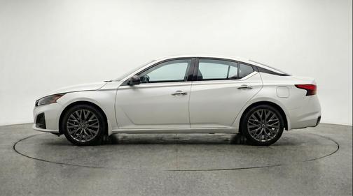 Glacier White 2025 Nissan Altima SV FWD