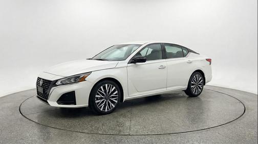 Glacier White 2025 Nissan Altima SV FWD