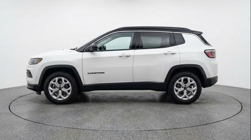 Bright White Clearcoat 2025 Jeep Compass Latitude
