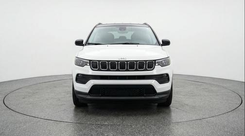 Bright White Clearcoat 2025 Jeep Compass Latitude