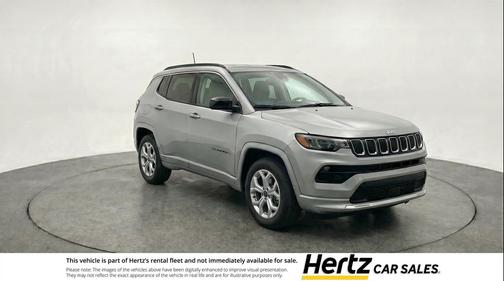 Silver Zynith Metallic Clearcoat 2025 Jeep Compass Latitude