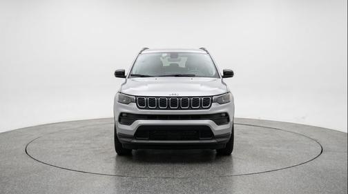 Silver Zynith Metallic Clearcoat 2025 Jeep Compass Latitude
