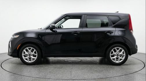 Fusion Black 2025 Kia Soul LX